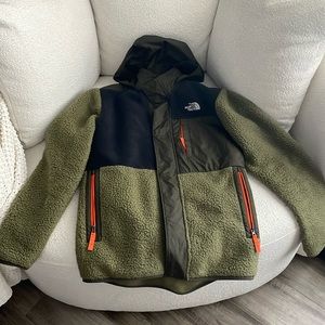 The North Face boys fleece button up jacket size 14/16